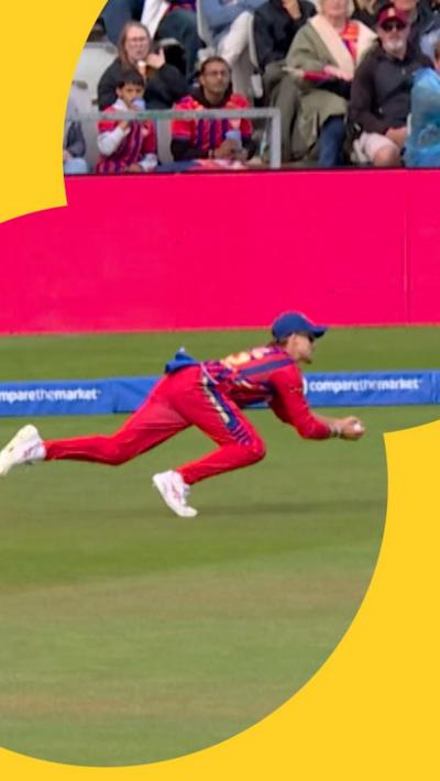 Leus du Plooy taking a diving catch