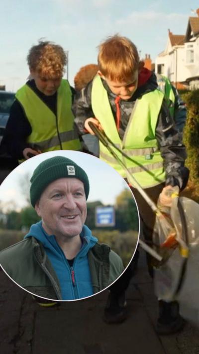Canoe River Cleaner with children litter picking