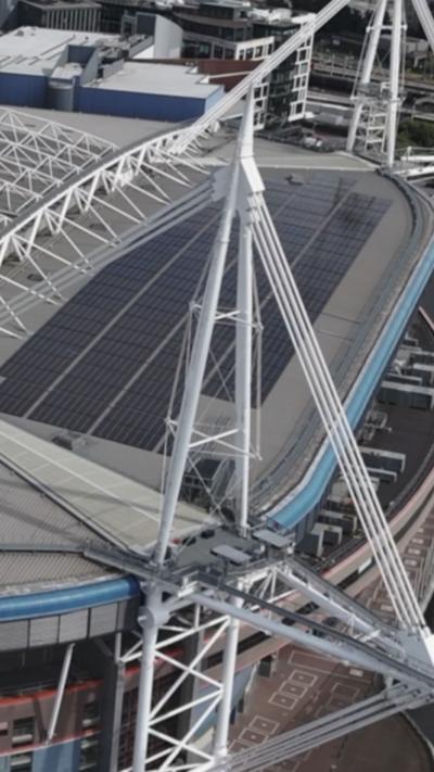 Paneli Solar ar dô Stadiwm Principality