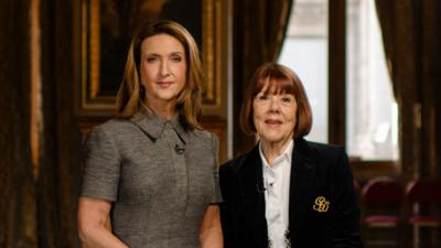 Victoria Derbyshire standing nexy to Gisèle Pelicot. 