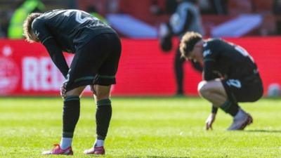 Hibs players dejected