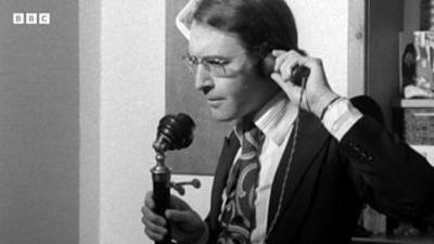 Man holding an old-fashioned telephone