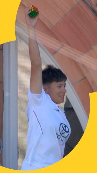 Issy Wong with a rubik's cube