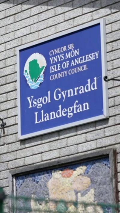 Arwydd Ysgol Gynradd Llandegfan