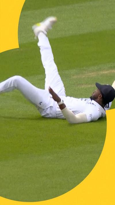Jofra Archer drops the ball at day four of England v New Zealand in the men's test match