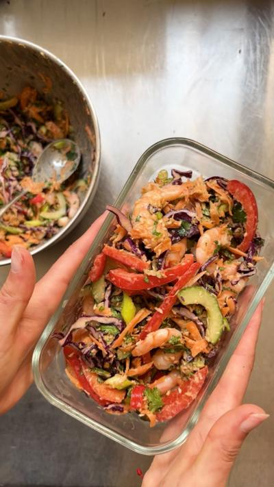 A glass lunchbo filled with prawns and chopped veg