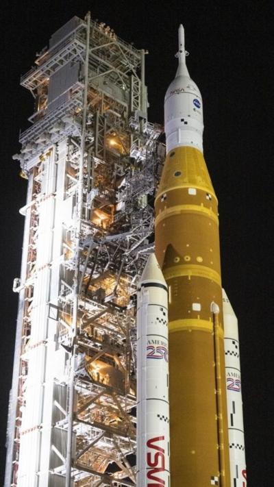 Artemis II stands on its launch pad