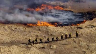 Firefighters in Los Angeles battle wildfire