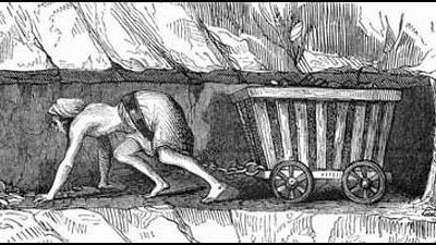 Merch ifanc yn tynnu cert llawn glo o dan y ddaear