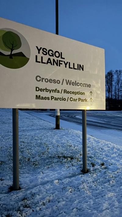 Arwydd Ysgol Llanfyllin