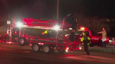 Divers at scene near to plane crash at Washington DC's Ronald Reagan airport