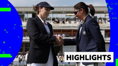 Nat Sciver-Brunt and Harmanpreet Kaur shake hands