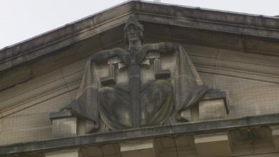 Tha buill na Pàrlamaid Albannaich air bhith a' deasbad atharrachaidhean air bile ùr a' cheartais. Am measg nan atharrachaidhean anns a bhile, tha gun rachadh cuidhteas fhaighinn air a bhinn de neo-dhearbhte.