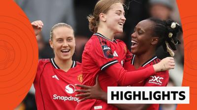 Jess Park celebrates with her Manchester United teammates after scoring