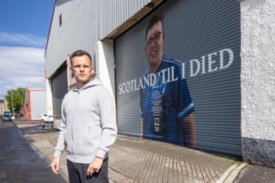 Lawrence Shankland visited his friend's mural before the Scotland national team flew to Germany for the Euros