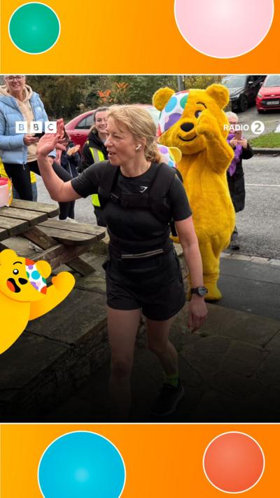 Sara Cox giving a high five