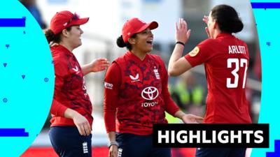 Nat Sciver-Brunt, Sophia Dunkley and Em Arlott celebrate