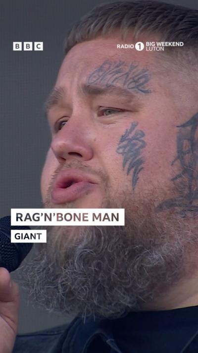Rag'N'Bone Man sings Giant