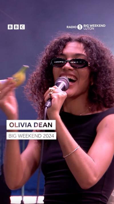 It's a hometown show with Olivia Dean!