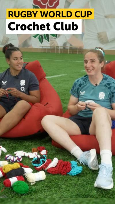 Abby Dow and Tatyana Heard crocheting