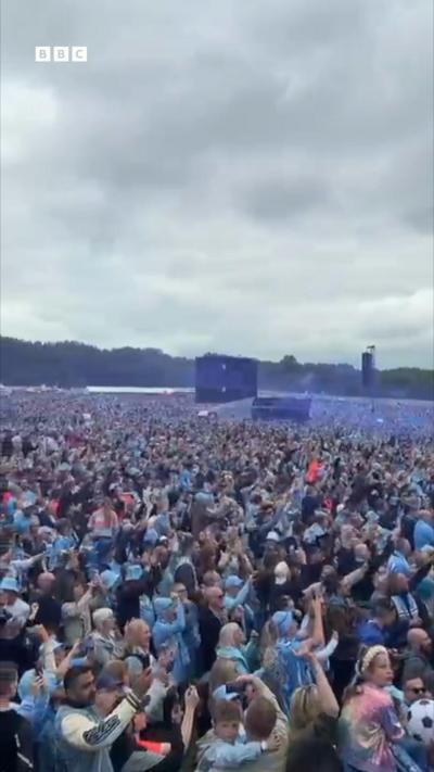 Thousands of fans in a park