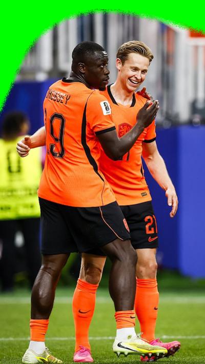 Brian Brobbey and Frenkie de Jong