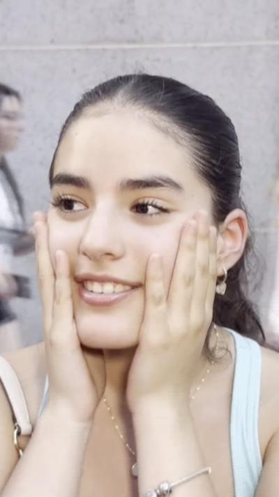 Fan is reacting to announcement of just married.