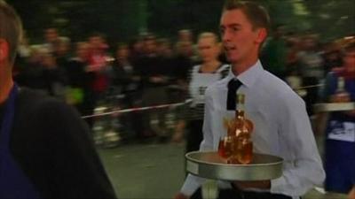Waiters race