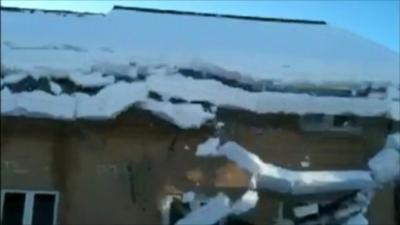 Snow slides from the roof of a Dunfermline house