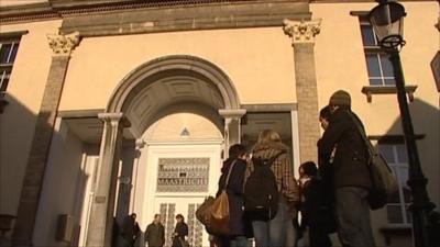 Students outside Masstricht University