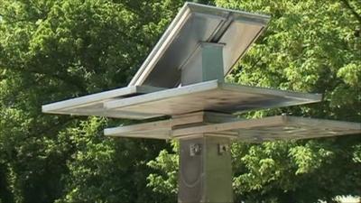 World's first solar-powered mobile charger
