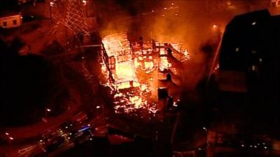 Furniture store burnt out in Croydon