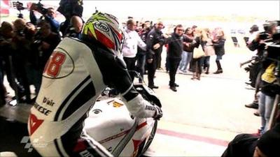 Kevin Schwantz rides Marco Simoncelli's bike