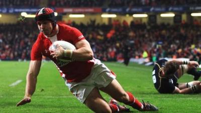 Leigh Halfpenny scores his second try against Scotland