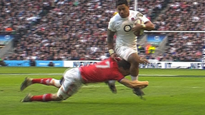 Sam Warburton tackles Manu Tuilagi