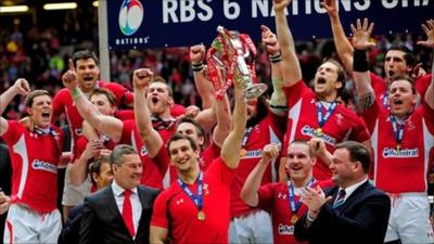 Wales captain Sam Warburton holds aloft the Six Nations trophy