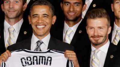 US President Barack Obama poses for photographs with the Major League Soccer champions Los Angeles Galaxy and their mid-fielder David Beckham