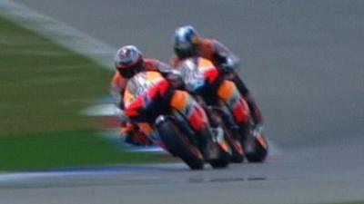 Casey Stoner holds off Dani Pedrosa