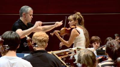 Nicola Benedetti plays with an orchestra