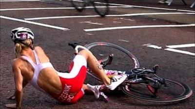 Maria Czesnik of Poland crashes her bike