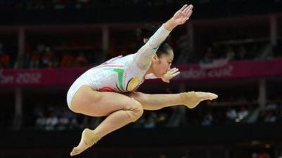 Deng Linlin wins beam gold