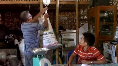 A man weighing his household rubbish