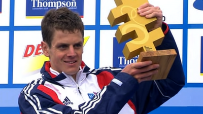 Jonny Brownlee lifts the trophy