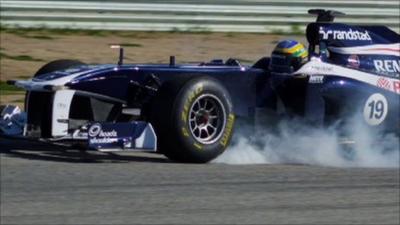 Bruno Senna locks up his tyre