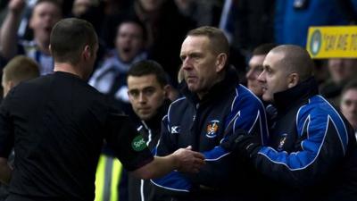 Kilmarnock manager Kenny Shiels (centre)
