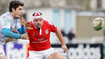 Rory Best battles with Pierre Bernard in Saturday's match in France