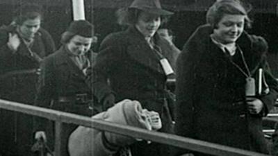 People arriving from UK to Harwich - courtesy of British Pathe