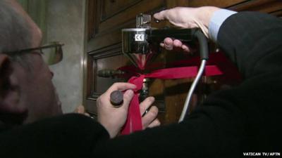 Sealing Pope's apartment