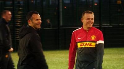 Manchester United's Ryan Giggs (left)