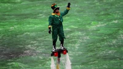 Man dressed as leprechaun hovers above Chicago River